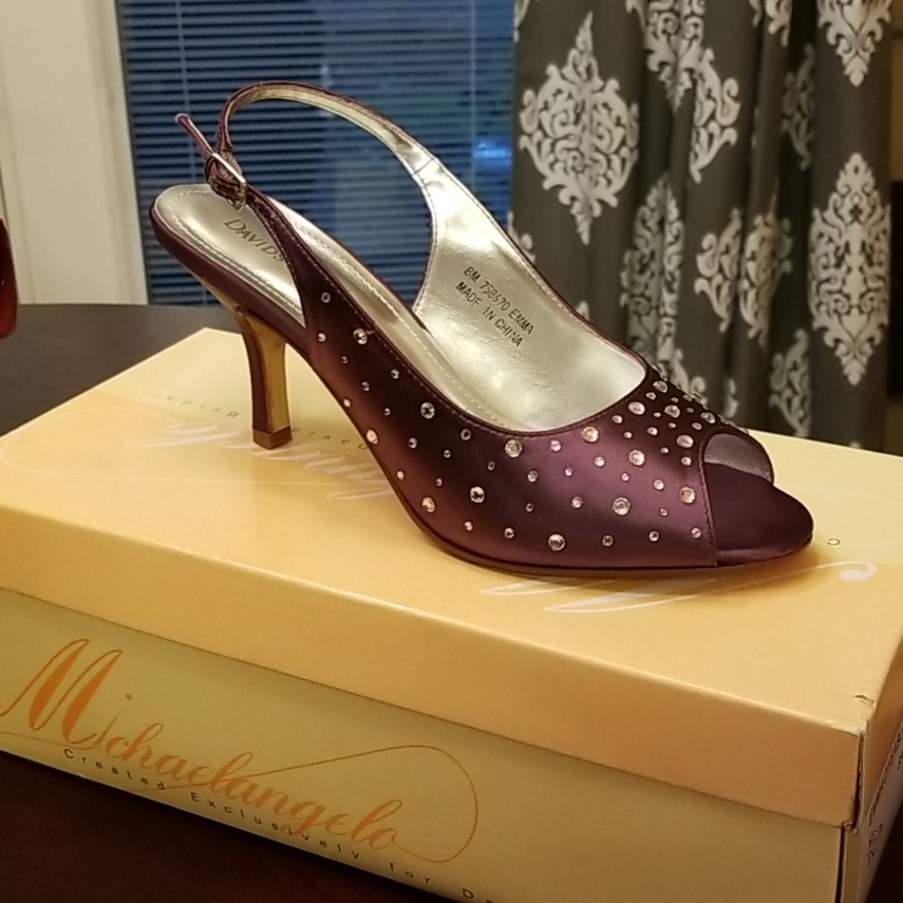 NWT Plum Wingback High Heel